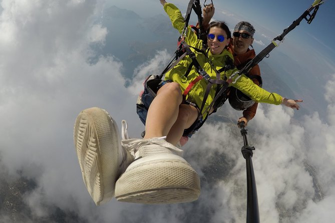 Paragliding Oludeniz Fethiye - Choosing your pilot with a ping-pong ball draw