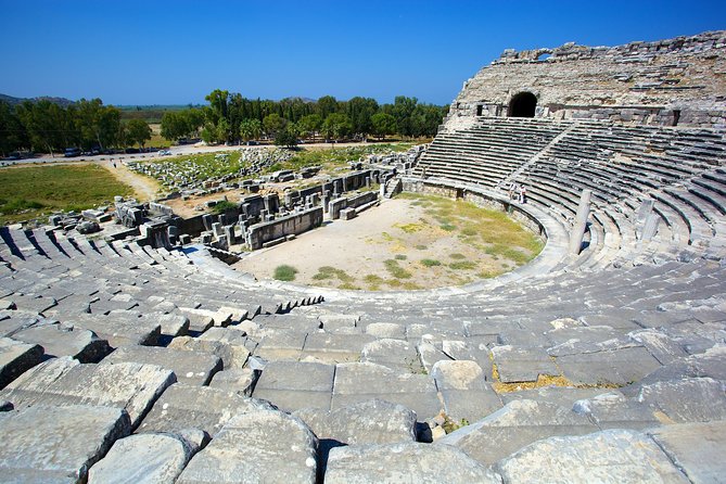 Priene Miletos Didyma Tour From Kusadasi / Selcuk Hotels - Didyma and the Temple of Apollo: Big, Serious Ruins