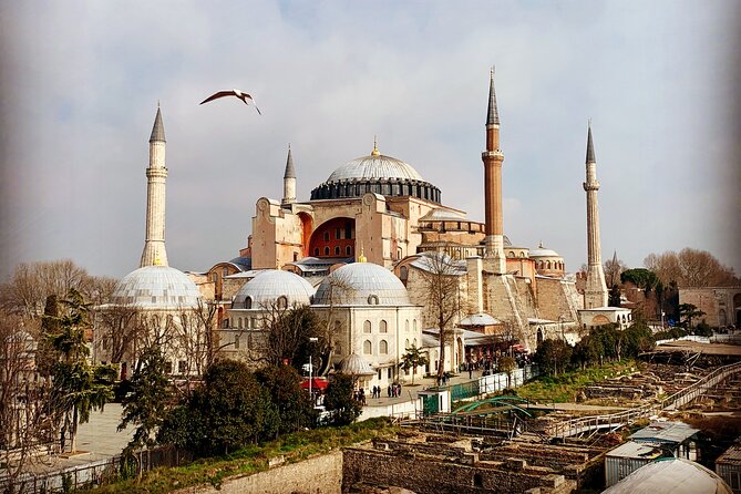 Private 5-6h: Topkapi + Hagia Sophia + Blue Mosque + Grand Bazaar - Hagia Sophia Grand Mosque: your ticket and your first big wow