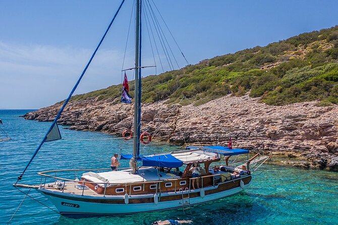 Private 6-Hour Boat Tour with Lunch in Bodrum Bays - Boat comfort and crew communication: why your expectations should match the price