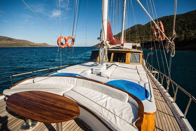 Private Boat Experience in Bodrum Coast with Snorkeling and Coves - Boarding at Halikarnas İskelesi, Then Leaving Kumbahçe Behind
