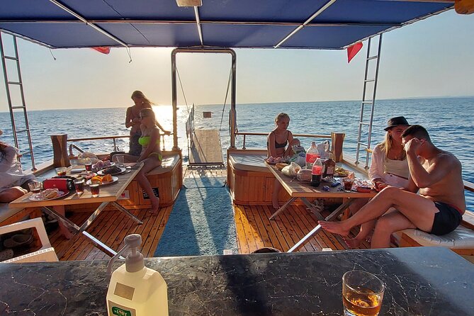Private Boat Tour İn Side - Manavgat River Stop: Lunch Waiting and Two Ways to Swim