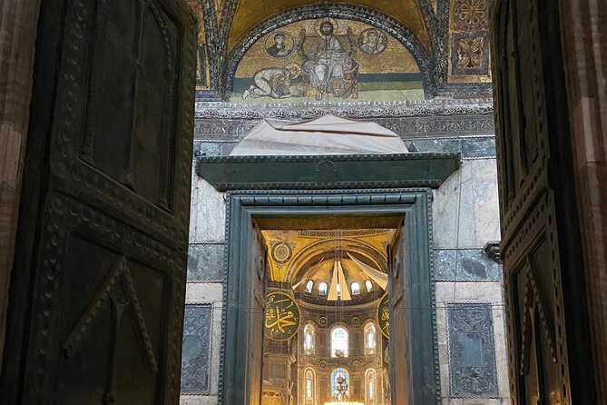 Private Guided Hagia Sophia Tour with Skip the Line Access - What Your Guide Points Out Inside the Building
