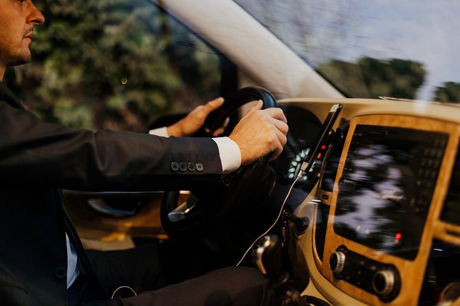 Private Istanbul Airport Transfer to Blue Mosque Sultan Ahmet - Meet-and-Greet at Istanbul Airport, the Stress-Free Way