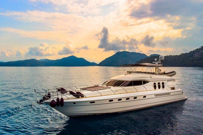 Private Luxury Yacht Cruise on Bosphorus - The Bosphorus strait, the real main character
