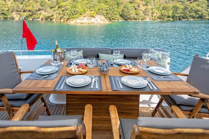 Private Luxury Yacht Cruise on Bosphorus - Küçüksu Palace: a smaller stop with a big view