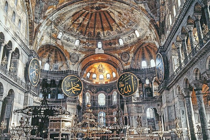 Private & Mini Group Istanbul 7 hours Tour with TRAM. Save time - Blue Mosque: a top sight, plus a timing rule for Fridays