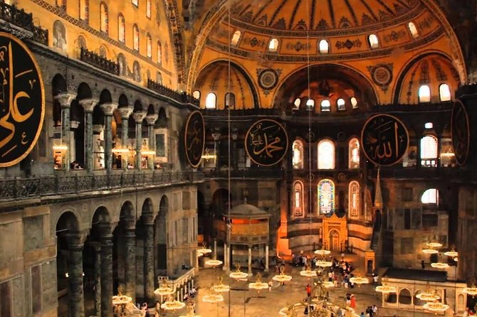 Private: Topkapi Palace, St. Sophia, Blue Mosque, Grand Bazaar, Hipodromme - Hagia Sophia: a must-see, but plan for headphones