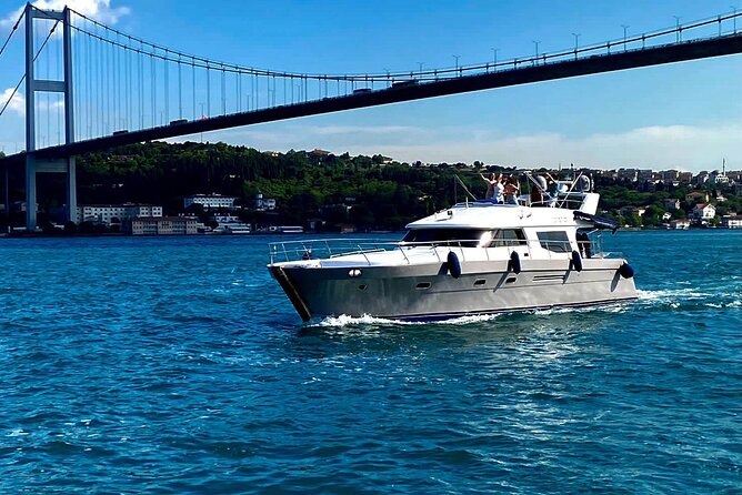 Private Yacht Voyage : Music, Wine & Snacks for Groups - Best Time to Go: Use the Evening for Warm Light
