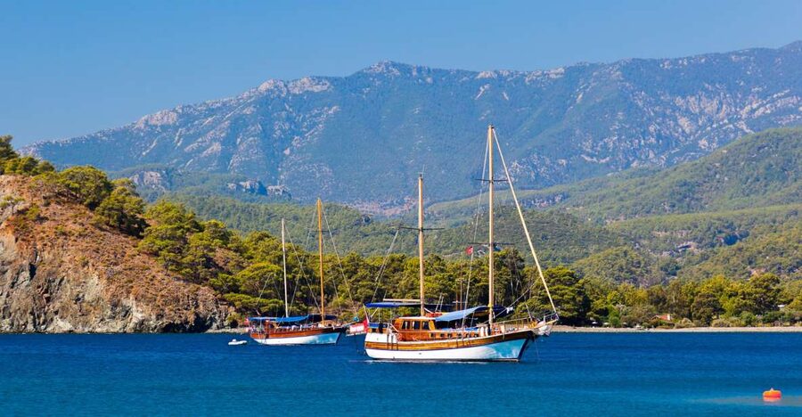 Relaxing Boat Trip with Lunch and Drinks - The Scenic Cruise: Mountain Views, Pirate Caves, and Real Time on the Water