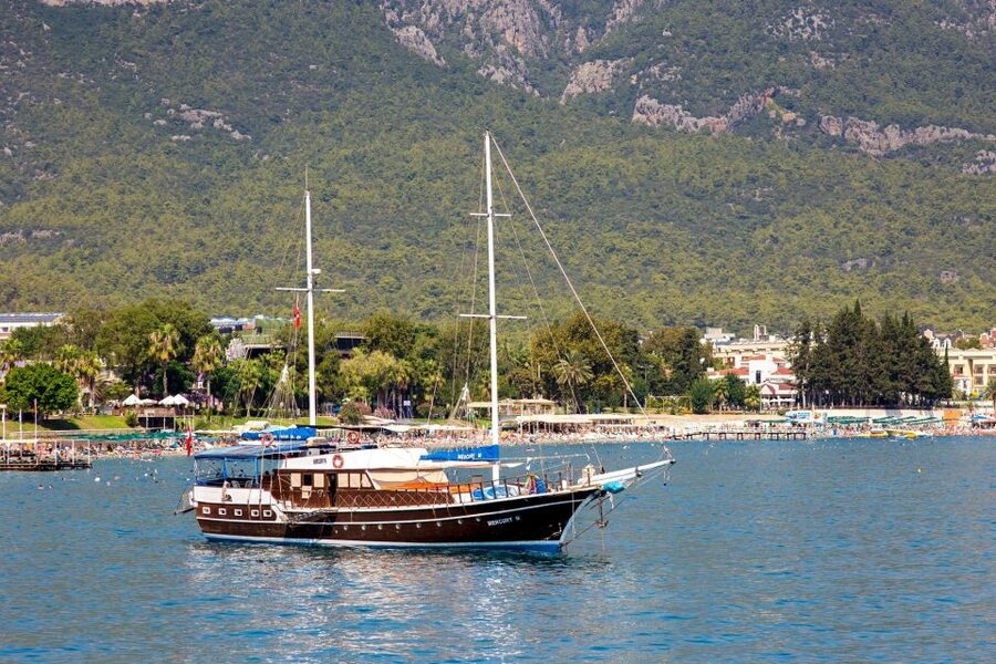 Relaxing Boat Trip with Lunch and Drinks - Lunch on Board: Simple, Convenient, and Not Another Meal You Have to Plan