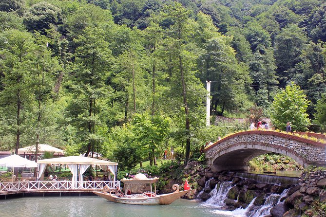 Sapanca Lake and Masukiye Tour - Ayrı Gezegen Cam Teras Restorantı Yolu: A free viewpoint with paid glass