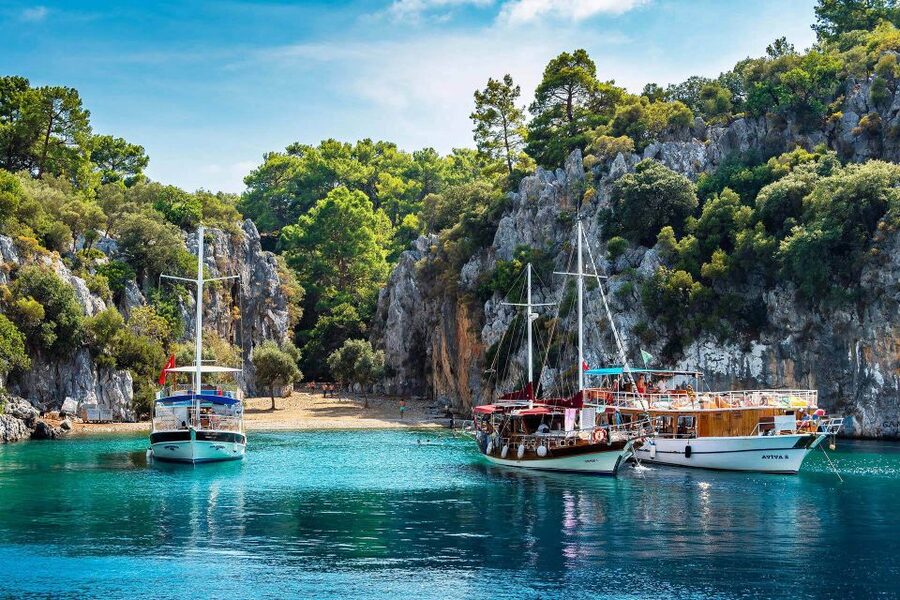 Sarigerme: 12 Islands Boat Trip with Lunch and Transfer - Lunch onboard: the part that keeps everyone happy