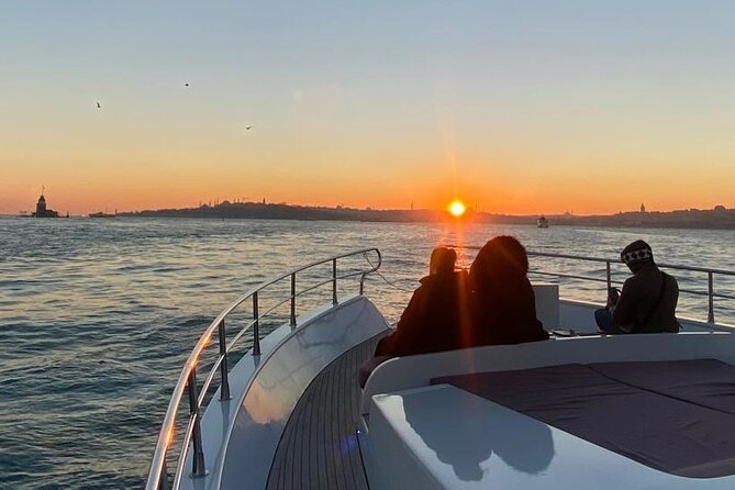 Scenic Bosphorus Sunset Cruise – 2.5 Hours of Luxury & Views - Küçüksu Pavilion and Beylerbeyi Palace, Elegant Stops on the Asian Side