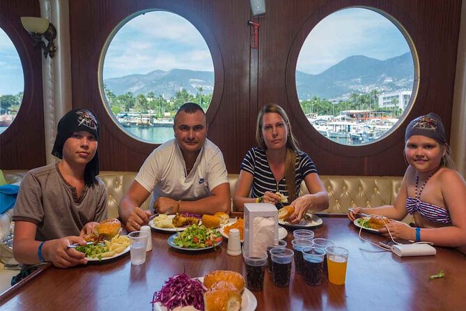 Side-Alanya: Pirate Yacht Tour (Legend Big Kral) with Lunch-Drink - The old Alanya bazaar stop: strolling, shopping, and a change of pace
