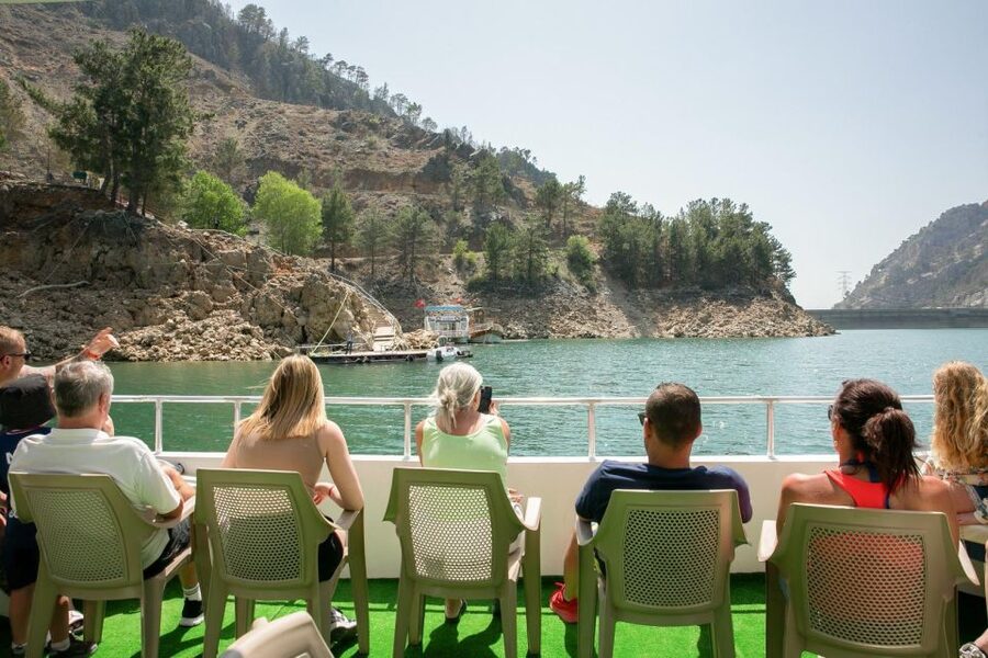 Side: Cabrio Bus and Boat Day Trip at the Green Lake - Lunch by the lake and the drinks reality