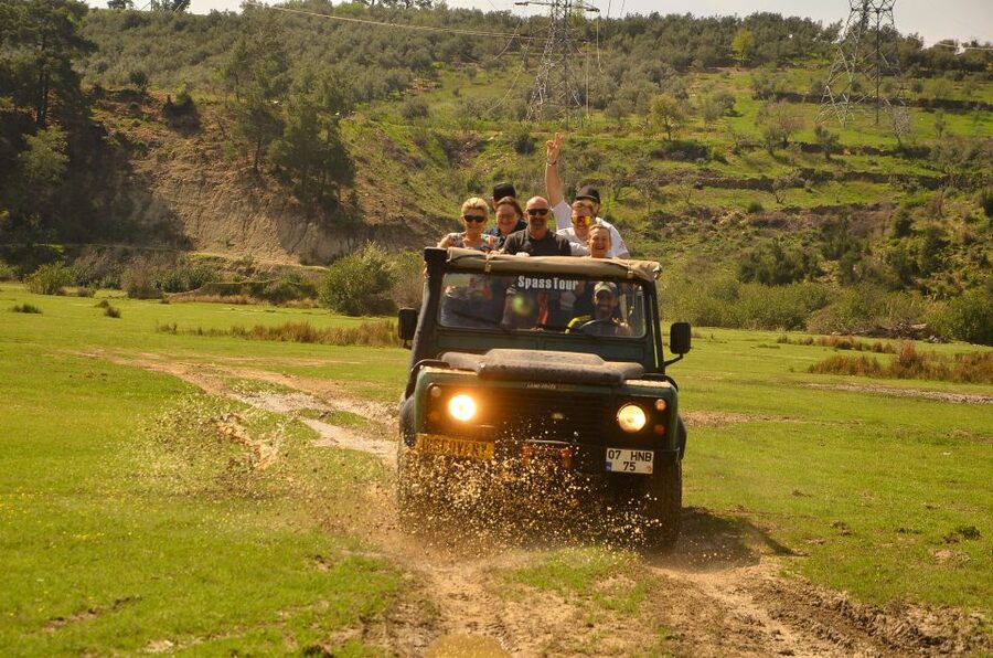 Side: Green Canyon and Waterfall Jeep Safari with Lunch - Manavgat Waterfall: The Photo Stop and Quick Cool-Down