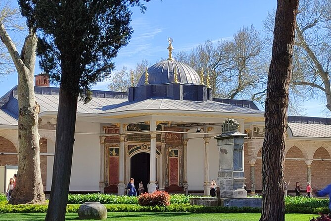 Skip Lines with Local Tour Guide Taha - Sultanahmet Hippodrome: Byzantium’s Political Stage in 45 Minutes