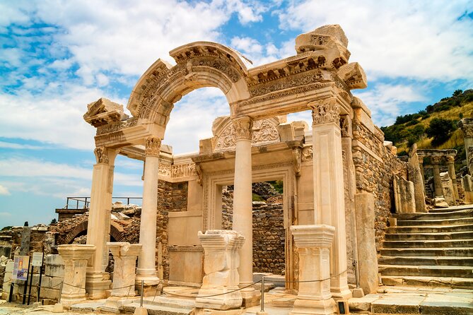 SKIP-THE-LINE: BEST OF EPHESUS PRIVATE TOUR with Lunch & ENTRY - Temple of Artemis and Kusadasi Castle: short, but useful context