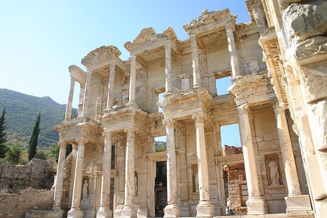 SKIP-THE-LINE: Group & Private Ephesus Tour ENTRY FEE & LUNCH - Getting Oriented at Kuşadası Port Before the Ruins