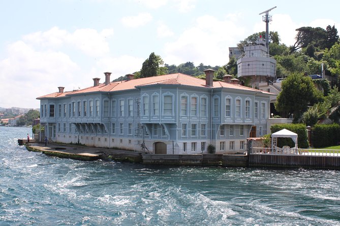 Small Group Full-Day Istanbul: Old City, Bosphorus Cruise & Lunch - Lunch: 3 Courses of Turkish Comfort, With Drinks Extra