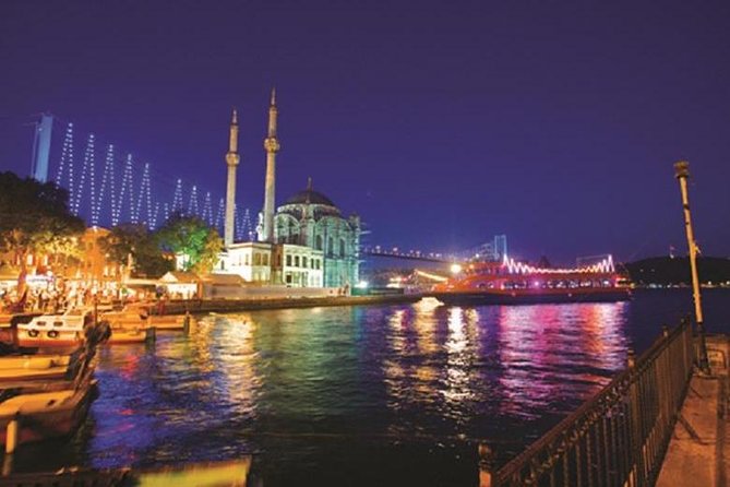 Stage Front Bosphorus Dinner Cruise with Pickup & Drinks included - Food, Drinks, and the Pace of the Evening