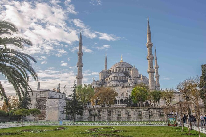 Suleyman's magnificent path: Mosques and Bazaars Tour - Why this half-day route works in Istanbul