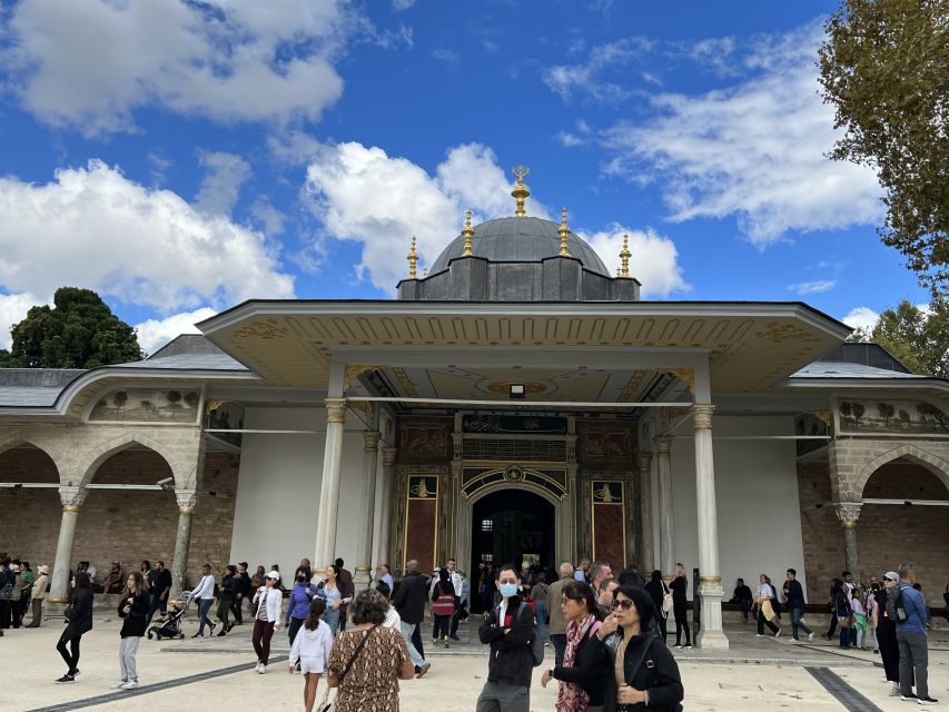 Topkapi Palace&Harem-Guided Tour-Skip lines- All tickets inc - Sultan’s Pavilion Views Over the Bosporus and Golden Holden