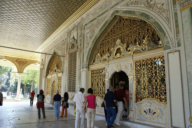 Topkapi Palace Harem Ticket & Tour-Prepay & Balance at meeting - Your guide and the pacing inside Topkapi