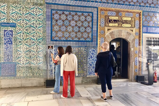 Topkapi Palace with Harem and Blue Mosque Guided Tour - Sultanahmet Square and the street stop for real atmosphere