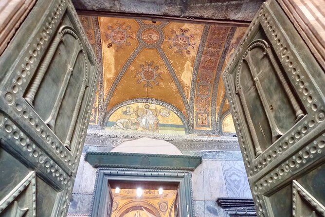 Topkapi Palace with Harem and Blue Mosque Guided Tour - Group size, pace, and what to watch for