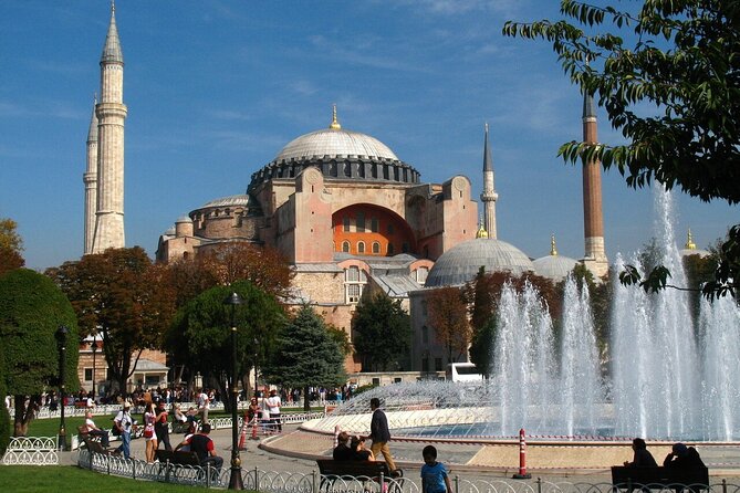 Topkapı Palace with Harem & Blue Mosque Guided Tour - Blue Mosque area and Sultan Ahmed Center: what to notice before you go in