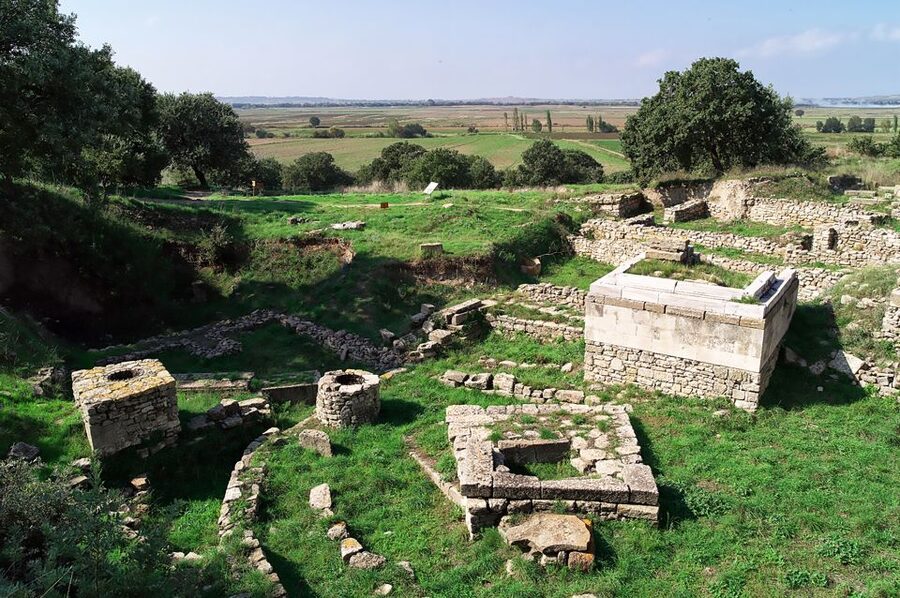 Troy: Full-Day Tour from Istanbul - City walls, everyday ruins, and walking the paths of ancient life