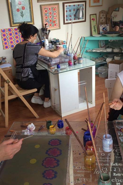Turkish Marbling Paper Ebru Art Workshop - Ebru marbling in Sultanahmet, close to the best Istanbul landmarks