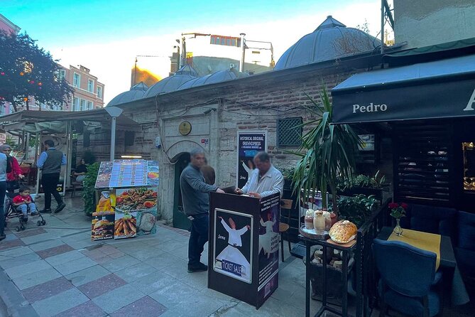 Whirling Dervish Ceremony Tickets in Istanbul - Seats, Crowds, and Arrival Strategy for a Small Room